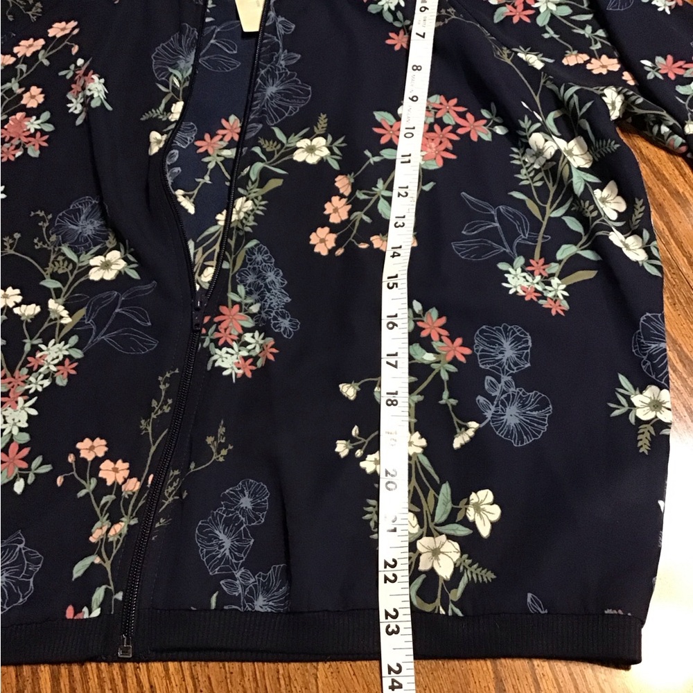 Floral Women's Jacket  New with tags size extra large Maurices- Navy - Picture 10 of 12